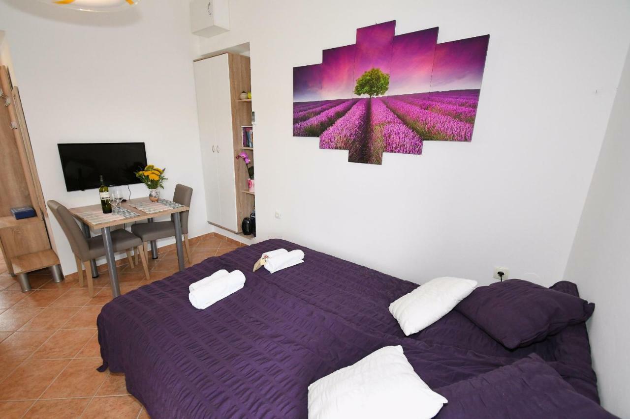 Studio Apartman Kris Marinici  Buitenkant foto